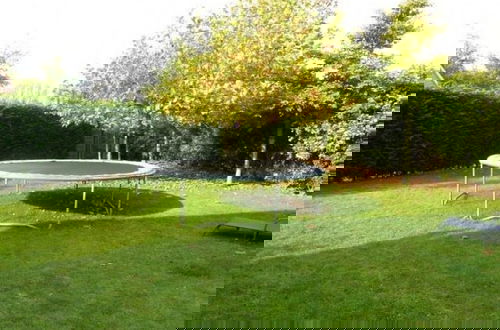 Foto 23 - Inviting Bungalow With Garden