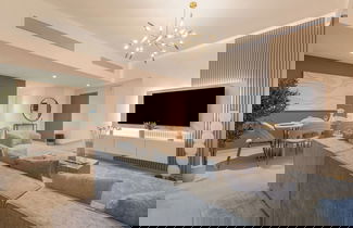 Foto 2 - Premium Spacious 3BR Downtown Views