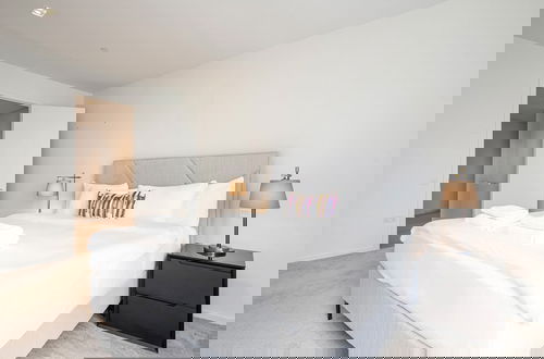 Foto 11 - Stylish Three-bedroom Apartment in Canary Wharf