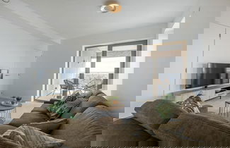 Foto 3 - Modern Apartment With Sunny and Large Terrace