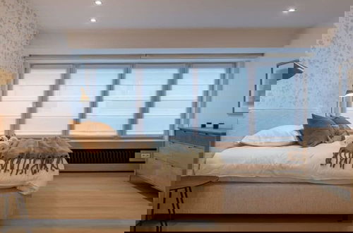 Foto 9 - Spacious Apartment With Parking on Prime Location