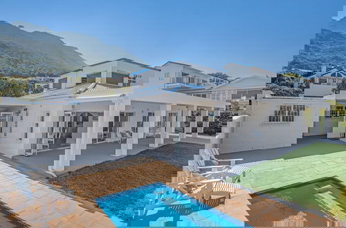 Foto 1 - Unwind in Coastal Charm at Villa Santorini