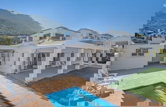 Foto 1 - Unwind in Coastal Charm at Villa Santorini