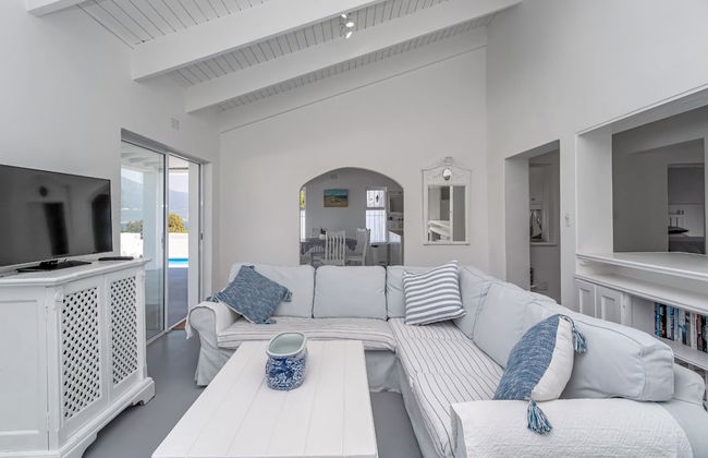 Unwind in Coastal Charm at Villa Santorini - Foto 2