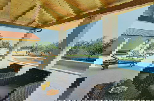 Foto 18 - Family Villa With Swimming Pool
