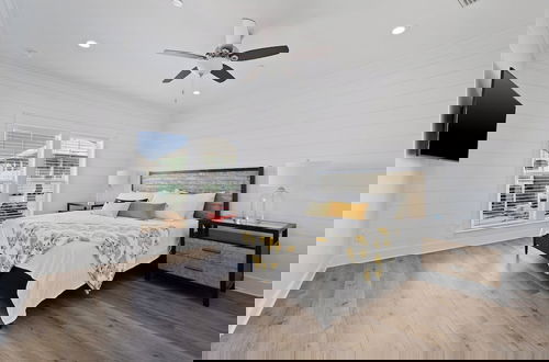 Foto 6 - Modern House with Pool Access