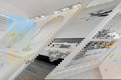 Foto 31 - Modern House with Pool Access