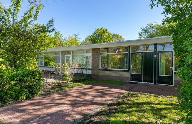 Bungalow Near Dutch Beach With Garden - Photo 30