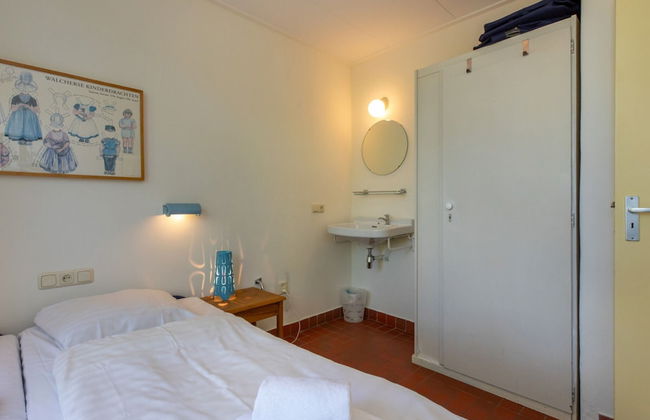Bungalow Near Dutch Beach With Garden - Photo 2
