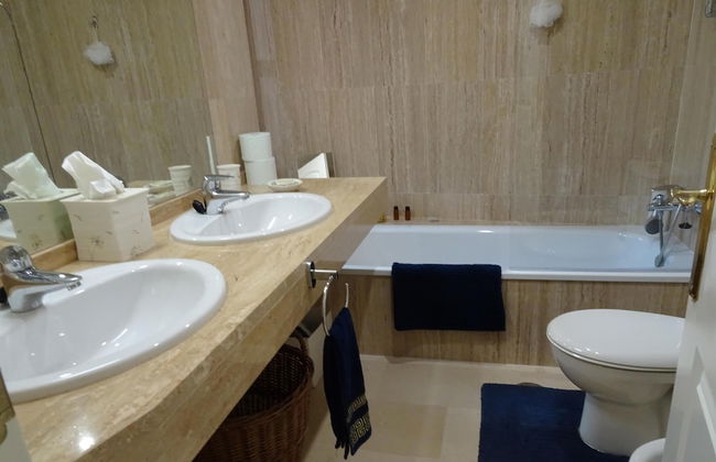 Elviria 2-bed Apt, Sleeps 4, Pool, 20m to Beach - Foto 12