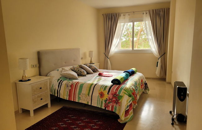 Elviria 2-bed Apt, Sleeps 4, Pool, 20m to Beach - Foto 3