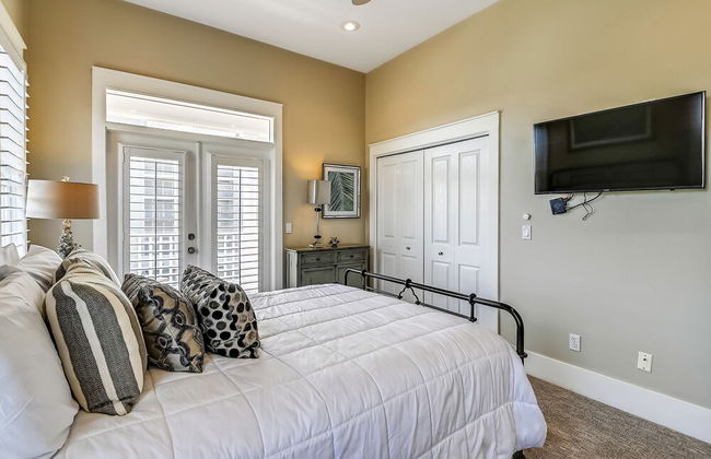 Paradise Pointe - Gorgeous 4 BR home with pool by RedAwning - Photo 13