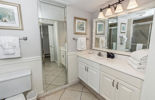 Shoreline Towers 1063 2 Bedroom Condo by RedAwning - Photo 18