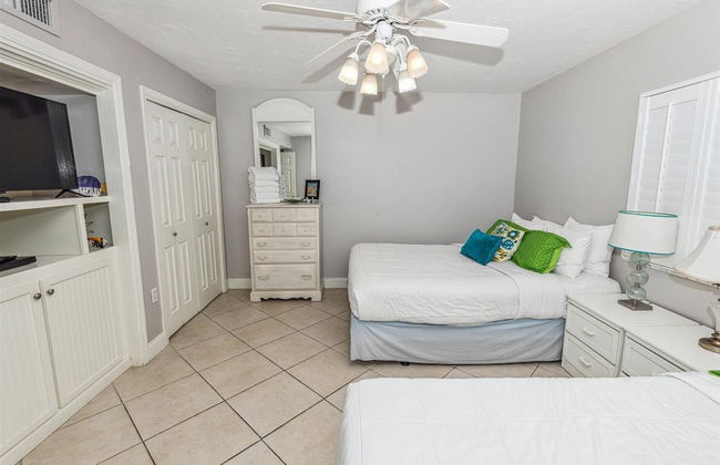Shoreline Towers 1063 2 Bedroom Condo by RedAwning - Photo 5