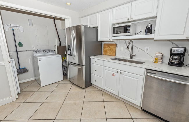 Shoreline Towers 1063 2 Bedroom Condo by RedAwning - Photo 16
