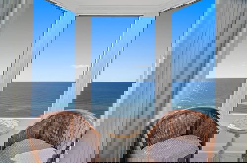 Foto 17 - Emerald Beach 2325