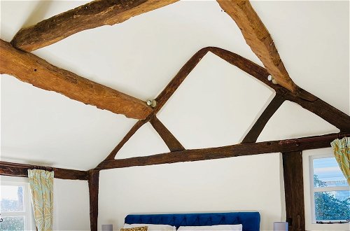 Photo 5 - Log Burner and Beamed Ceilings-king Size Bed