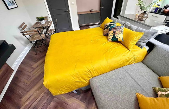 Stylish modern flat in SW London - Photo 16