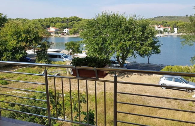 Zvone - at the Water Front - A1 - Foto 1
