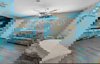 Foto 3 - Beachy, Modern & Updated, 3 Minutes to Beach + Boat Parking