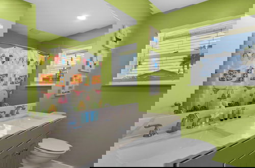Foto 18 - Beachy, Modern & Updated, 3 Minutes to Beach + Boat Parking