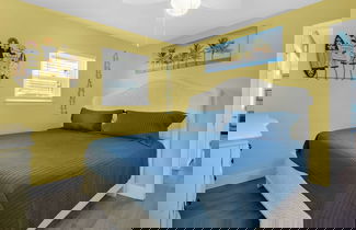 Foto 2 - Beachy, Modern & Updated, 3 Minutes to Beach + Boat Parking