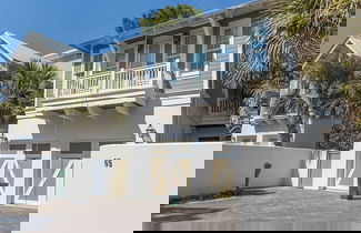 Foto 1 - Sleep up to 20 - 2 Homes Side by Side - Gated Community w/ Community Pool!
