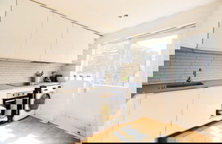 Foto 3 - The Waterlow Park Wonder - Trendy 2bdr With Study Room and Patio