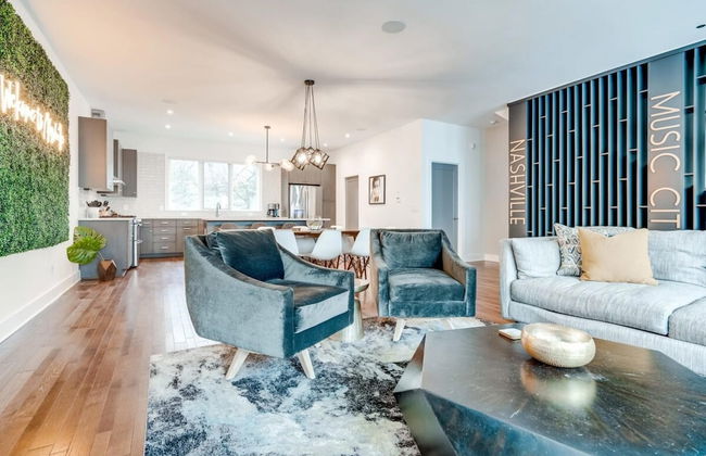 Downtown Luxury - 10 Beds Free Parking - Photo 2