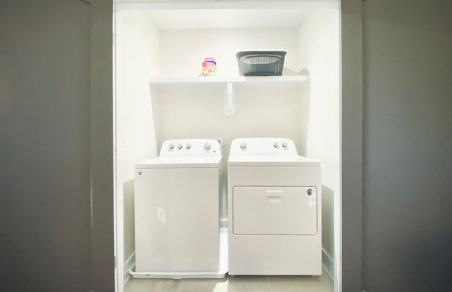 Downtown Luxury - 10 Beds Free Parking - Photo 33