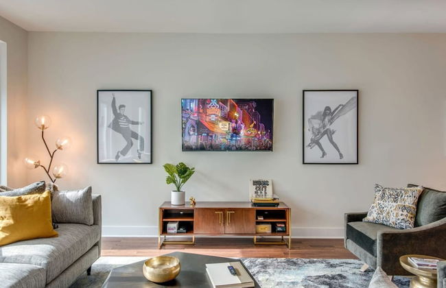 Downtown Luxury - 10 Beds Free Parking - Photo 9
