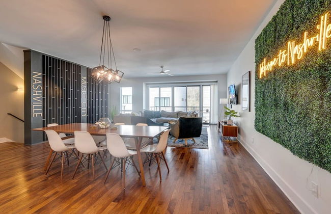 Downtown Luxury - 10 Beds Free Parking - Photo 21