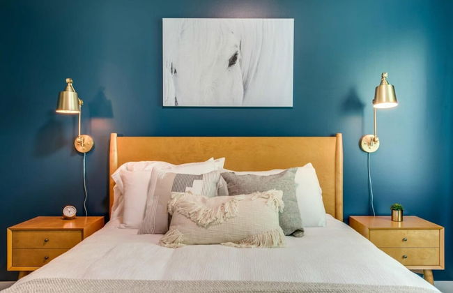 Downtown Luxury - 10 Beds Free Parking - Photo 4