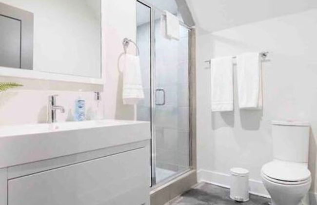 Downtown Luxury - 10 Beds Free Parking - Photo 29