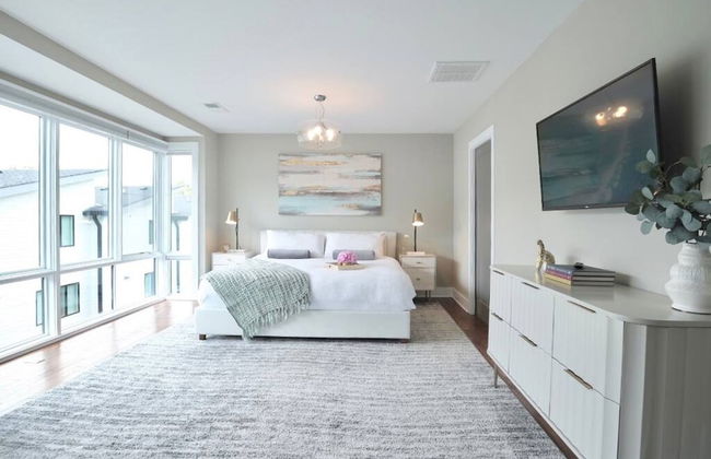 Downtown Luxury - 10 Beds Free Parking - Photo 17