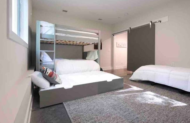 Downtown Luxury - 10 Beds Free Parking - Photo 5