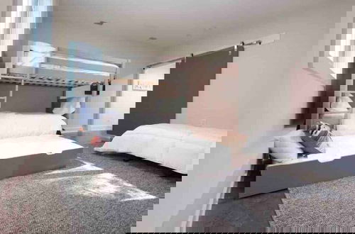 Foto 5 - Downtown Luxury - 10 Beds Free Parking