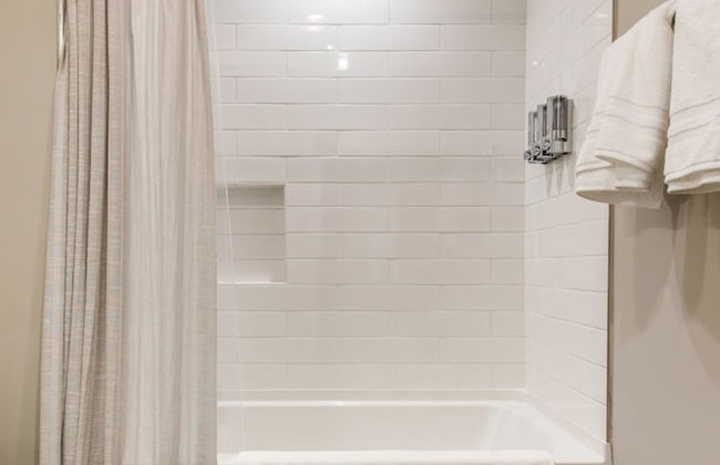 Downtown Luxury - 10 Beds Free Parking - Photo 27