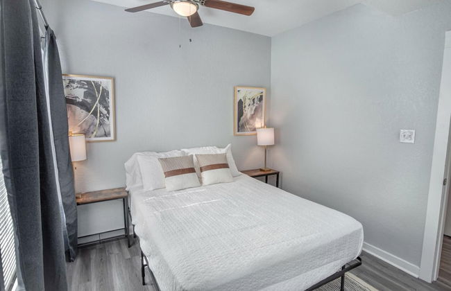 Wonderful 3 BR 2 BA Near Downtown - Foto 9