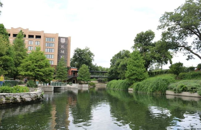 Bold Bright 4BR 3 5full Baths Near Riverwalk Dtown - Foto 24