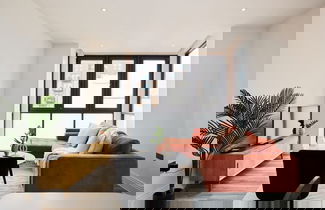 Photo 1 - The Harlesden Breakout - Glamorous 2bdr Flat