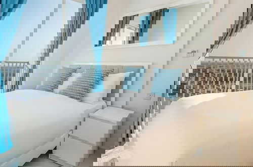 Foto 7 - Elegant 2BRApt In Damac Hills 2