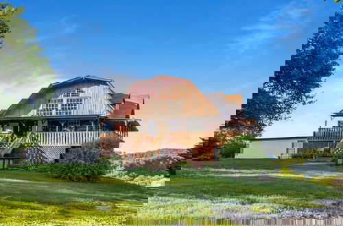 Photo 1 - Hillbilly Highrise