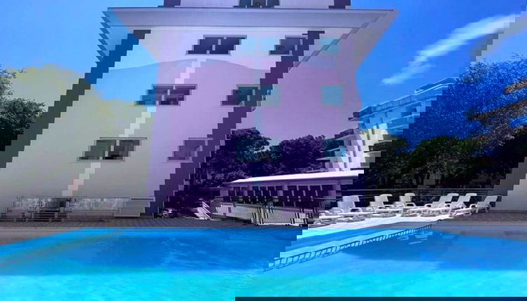 Foto 1 - Modern Apartment With big Pool - Beahost
