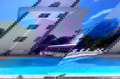 Foto 8 - Modern Apartment, Large Terrace and Shared Pool