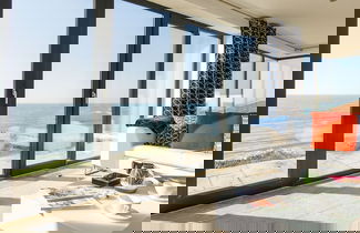 Foto 2 - The Sea House - Ultimate Seafront Living Sunsets