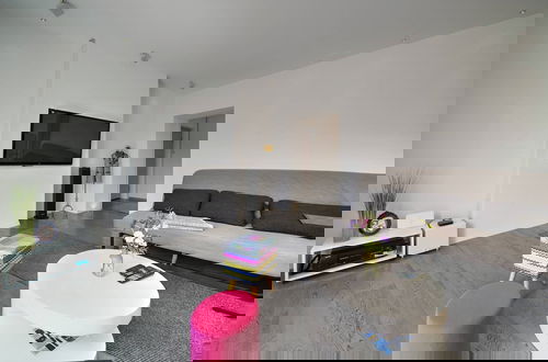 Foto 8 - Silver Apartment With Hot Tub And Balcony