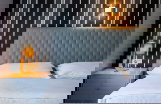 Foto 3 - Silver Apartment With Hot Tub And Balcony