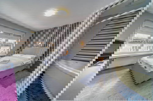 Foto 4 - Silver Apartment With Hot Tub And Balcony