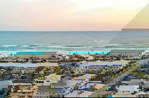 Foto 46 - Destin Dolphin by Avantstay 2 Mins Walk To Beach! w/ Pool & Large Outdoor Entertaining Area!